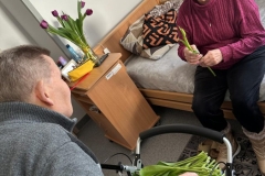 Wręczenie tulipanów z okazji Dnia Kobiet na „Kalinie”