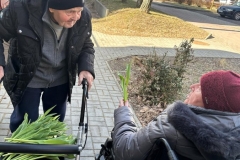 Wręczenie tulipanów z okazji Dnia Kobiet na „Kalinie”