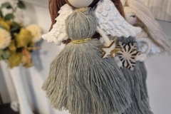 Wspólne przygotowywanie świątecznych dekoracji